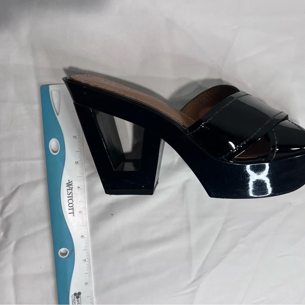 Dizzy Women's Black Patent Mules - Picture 3 of 3